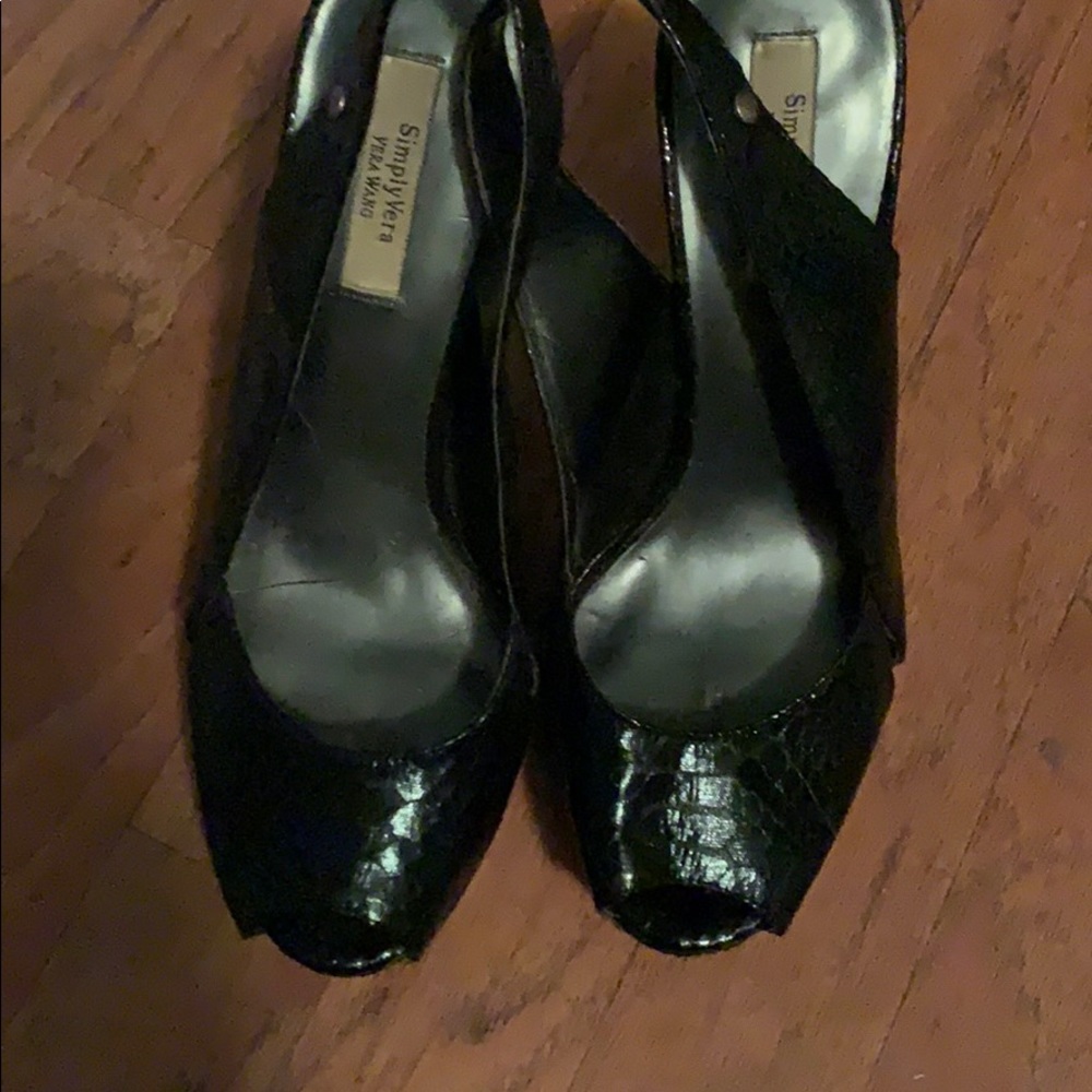 Vera Wang  size 7 snake print peep toe stiletto